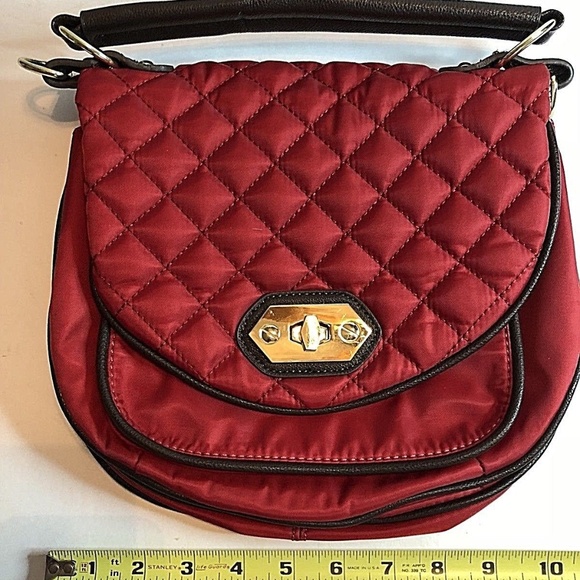 🎉 Steve Madden Red Quilted Flapover Hand Bag 🎉 - Picture 8 of 8